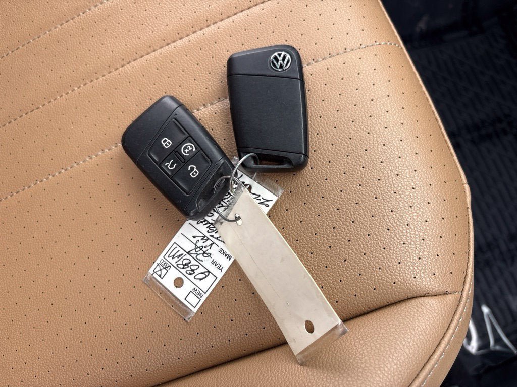 Used 2022 Volkswagen Tiguan SE AWD/4WD image 35
