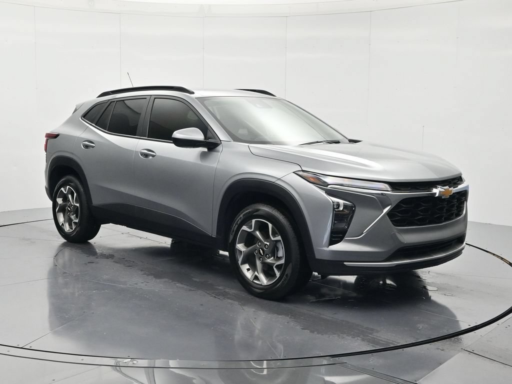Certified 2025 Chevrolet Trax LT FWD image 3