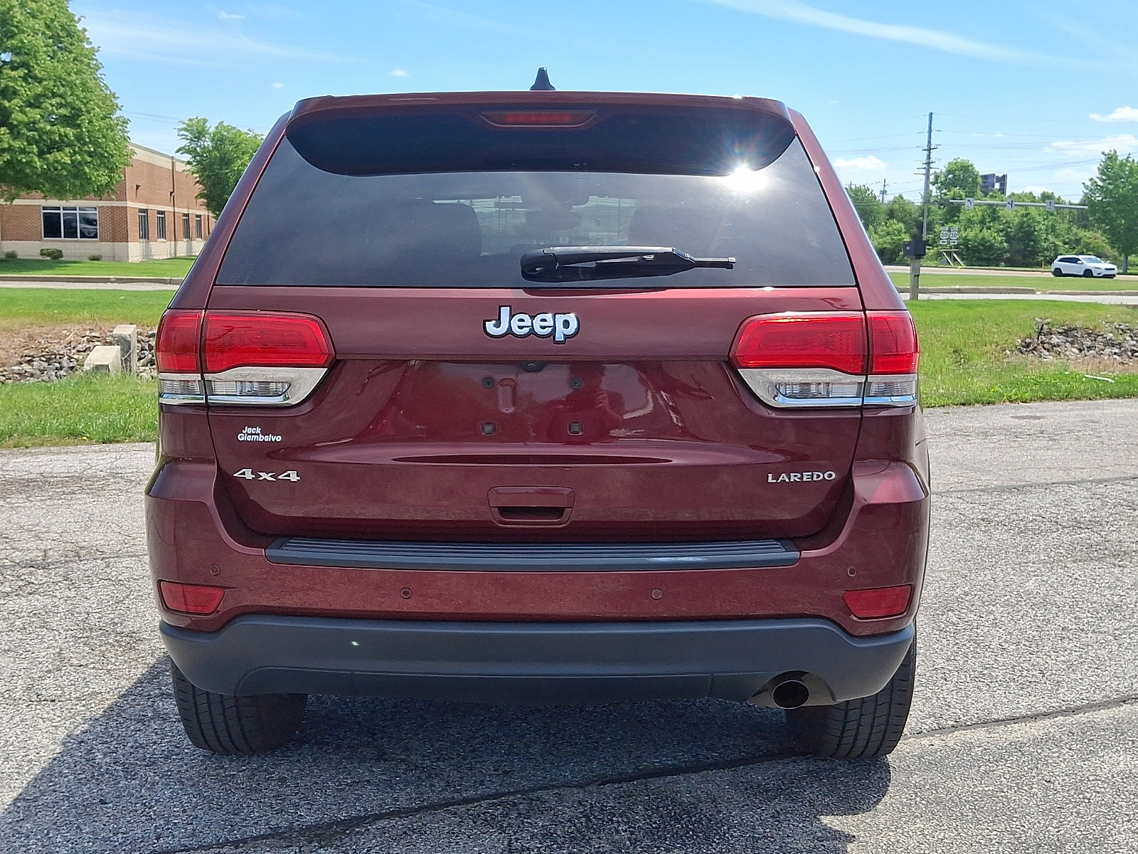 Used 2017 Jeep Grand Cherokee Laredo AWD/4WD image 6