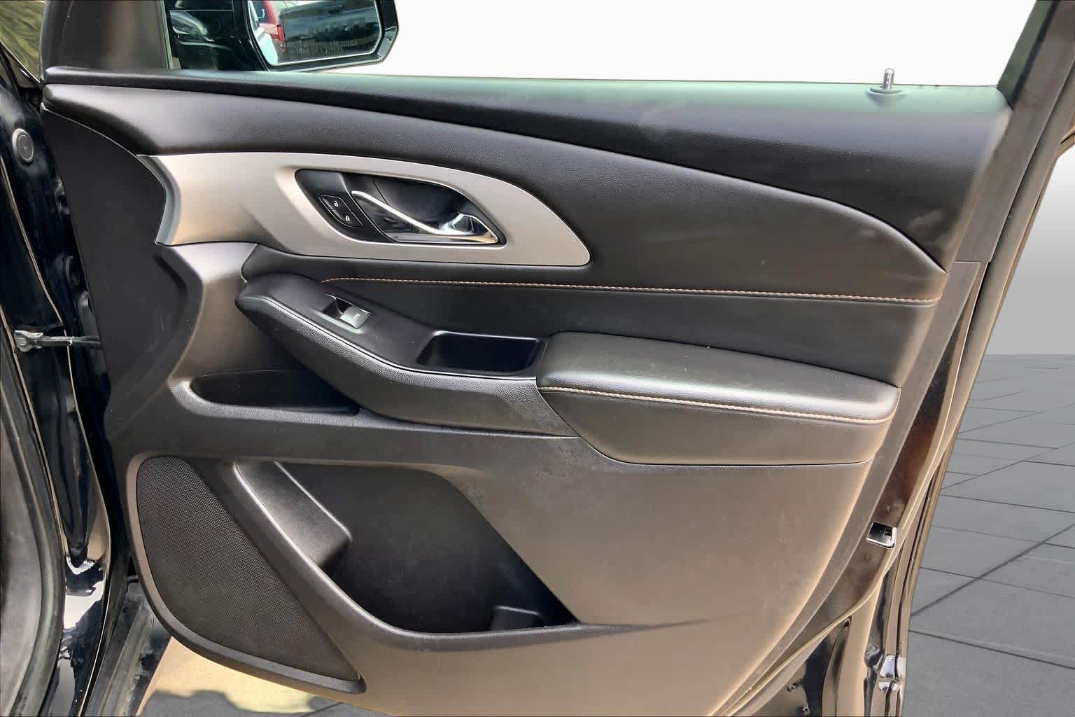 Used 2019 Chevrolet Traverse LT FWD image 23