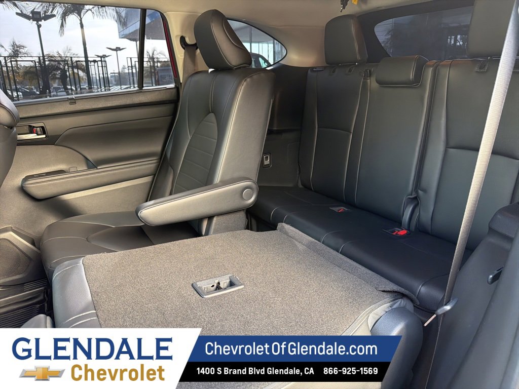 Used 2023 Toyota Highlander XLE image 18