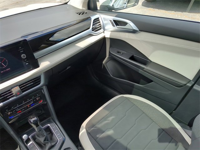 New 2025 Volkswagen Taos SE image 15