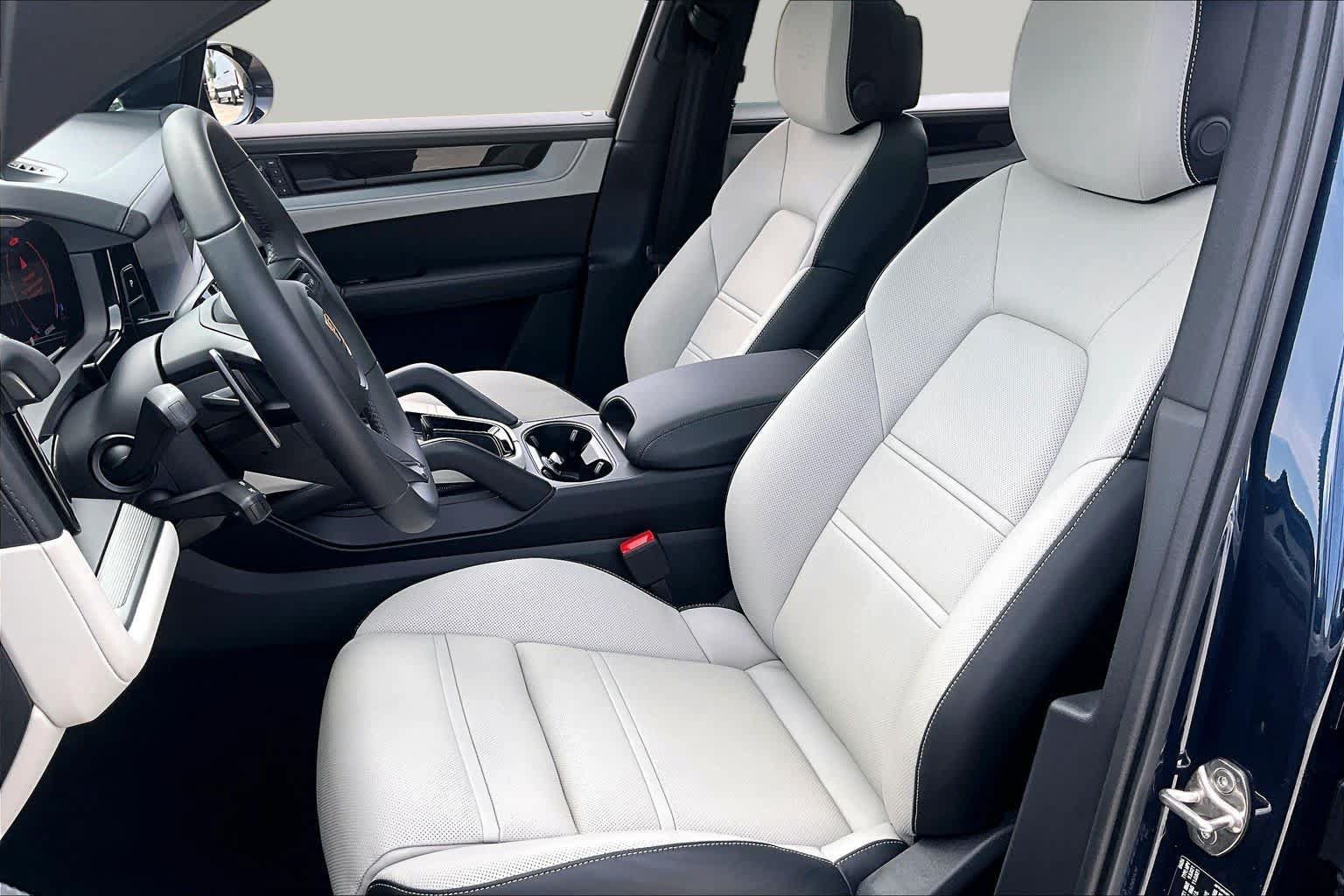 Used 2026 Porsche Cayenne Coupe AWD/4WD image 7