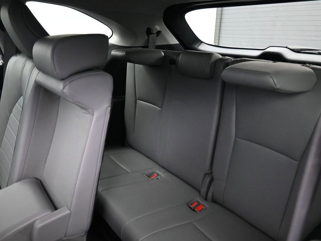 Used 2023 Toyota Highlander XLE image 33