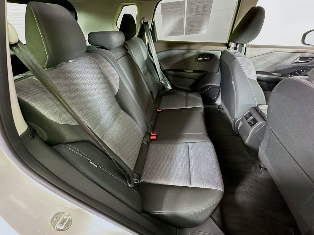 Certified 2023 Nissan Rogue SV image 30