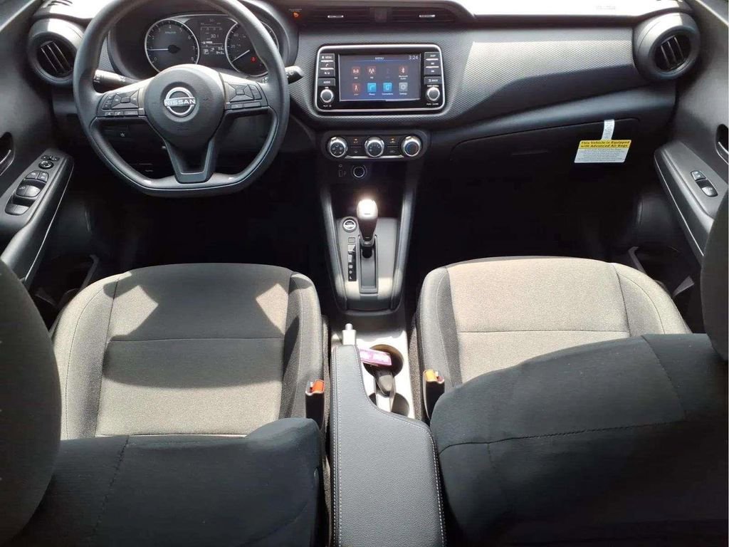 Used 2025 Nissan Kicks Play S image 10