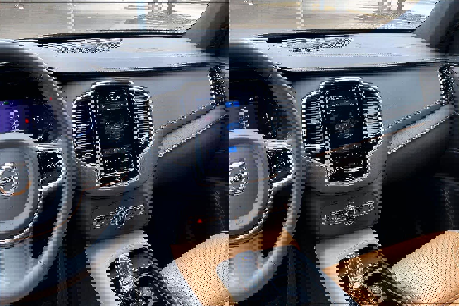 Used 2024 Volvo XC90 B6 Ultimate w/ Lounge Package image 7