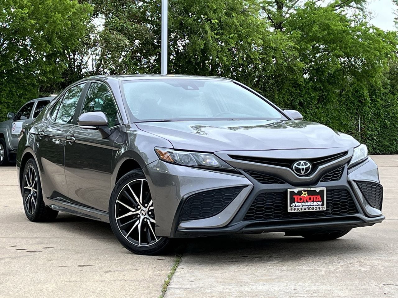 Used 2024 Toyota Camry SE w/ Convenience Package FWD image 2