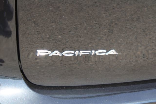 Used 2024 Chrysler Pacifica Limited FWD image 9