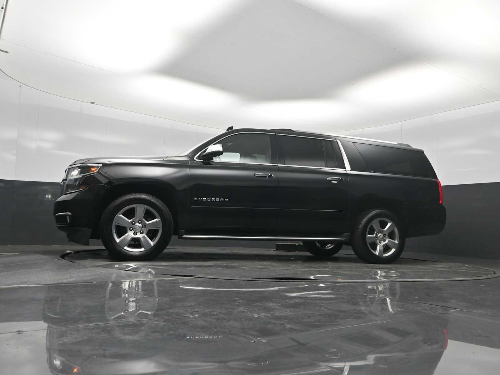 Used 2019 Chevrolet Suburban Premier AWD/4WD image 21