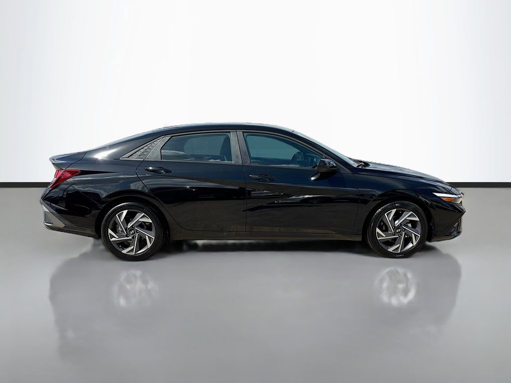 Certified 2025 Hyundai Elantra Sport image 4