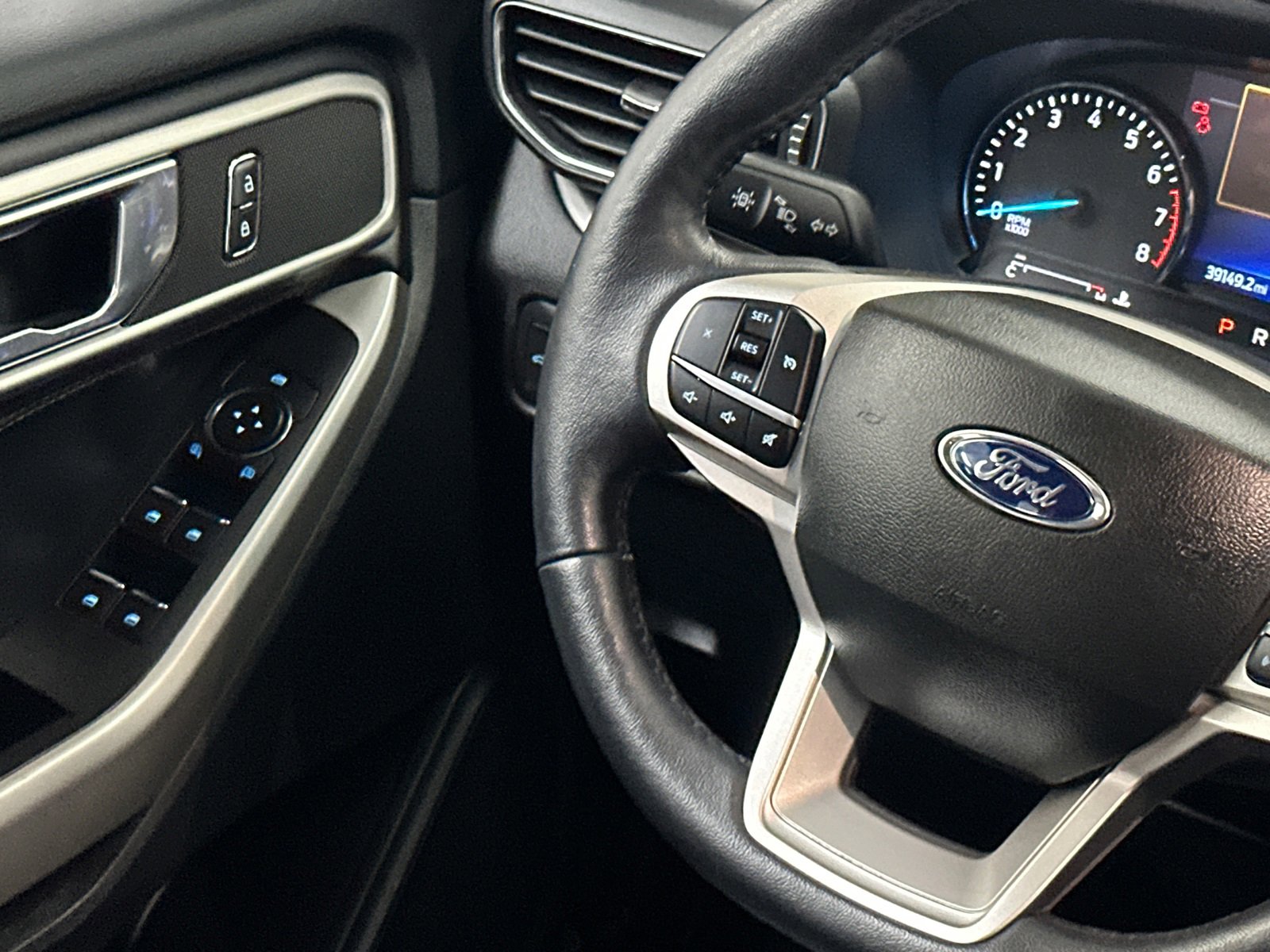 Used 2022 Ford Explorer XLT w/ Equipment Group 202A image 21