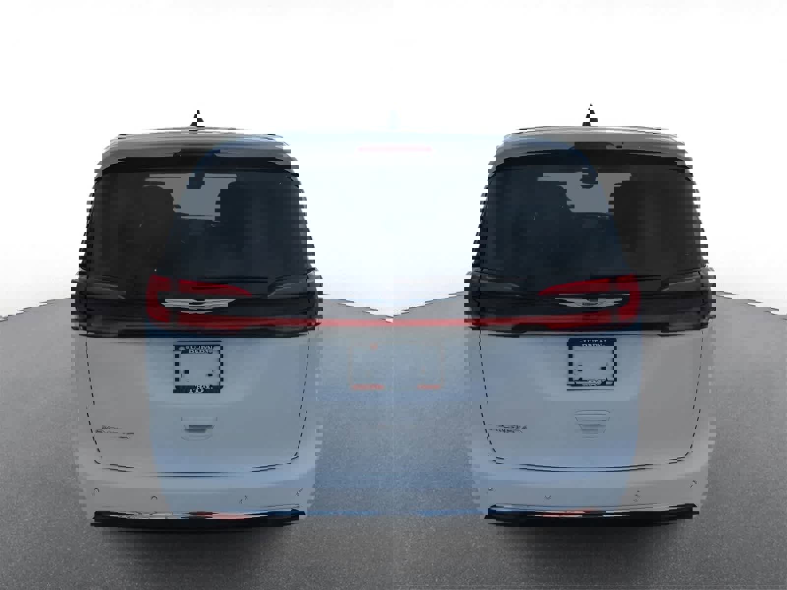 Used 2023 Chrysler Pacifica Touring-L image 7