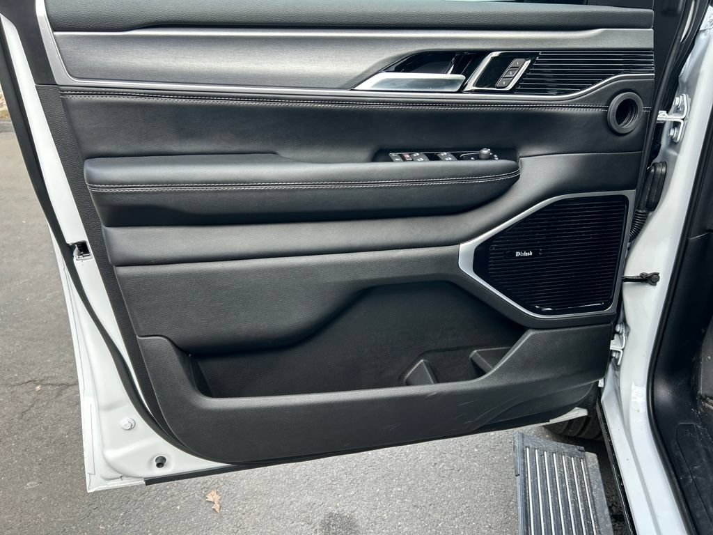 New 2026 Jeep Grand Wagoneer L Limited AWD/4WD image 11