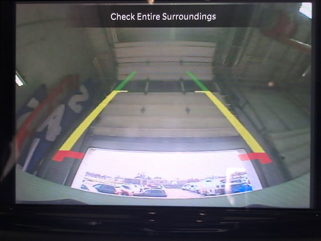 Used 2024 Chrysler Pacifica Touring-L image 26