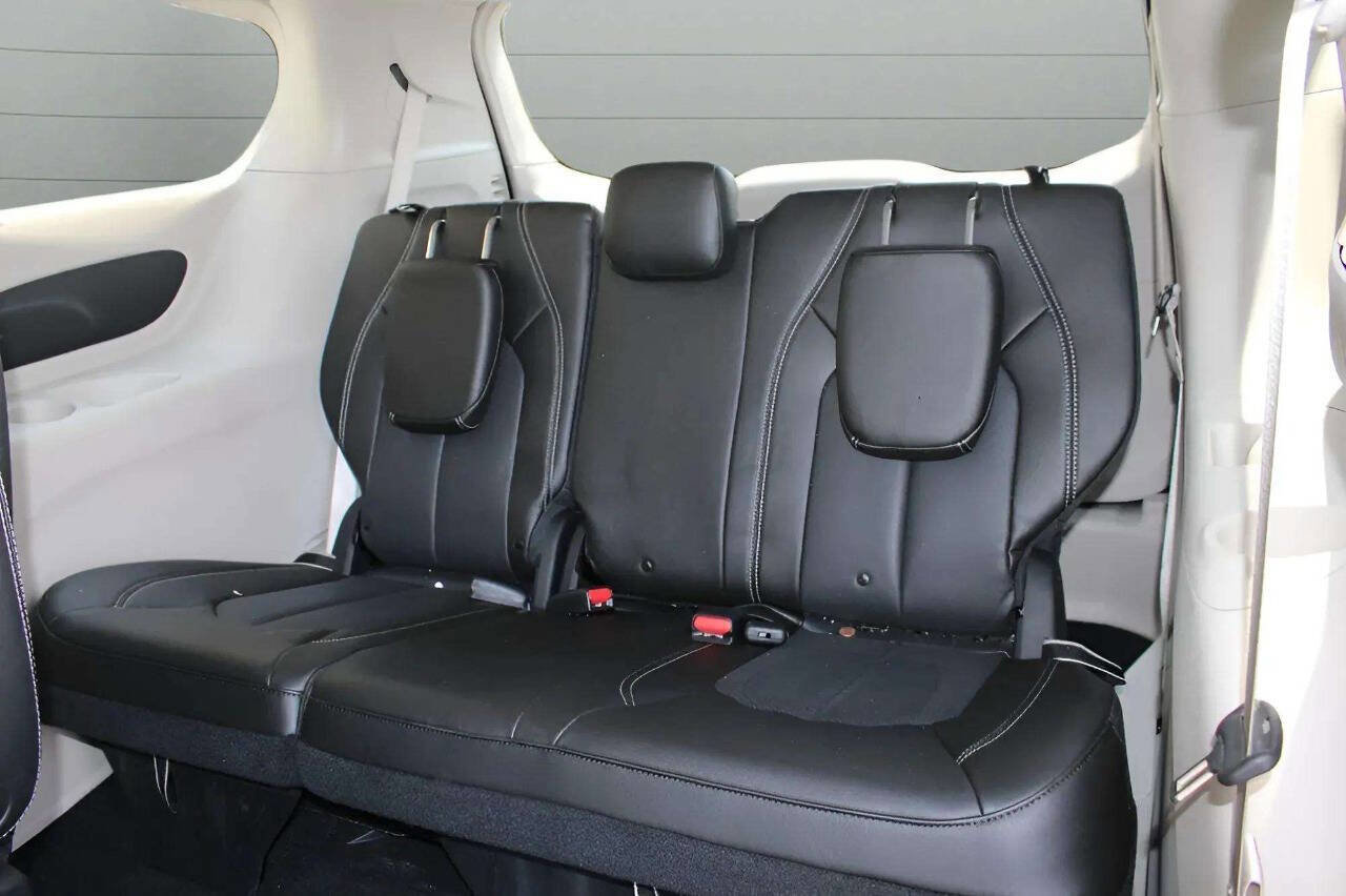 Used 2021 Chrysler Voyager Lxi image 27