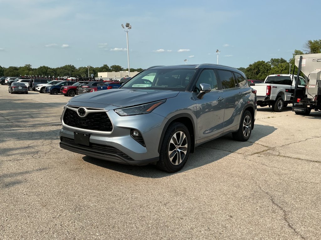 Used 2023 Toyota Highlander XLE