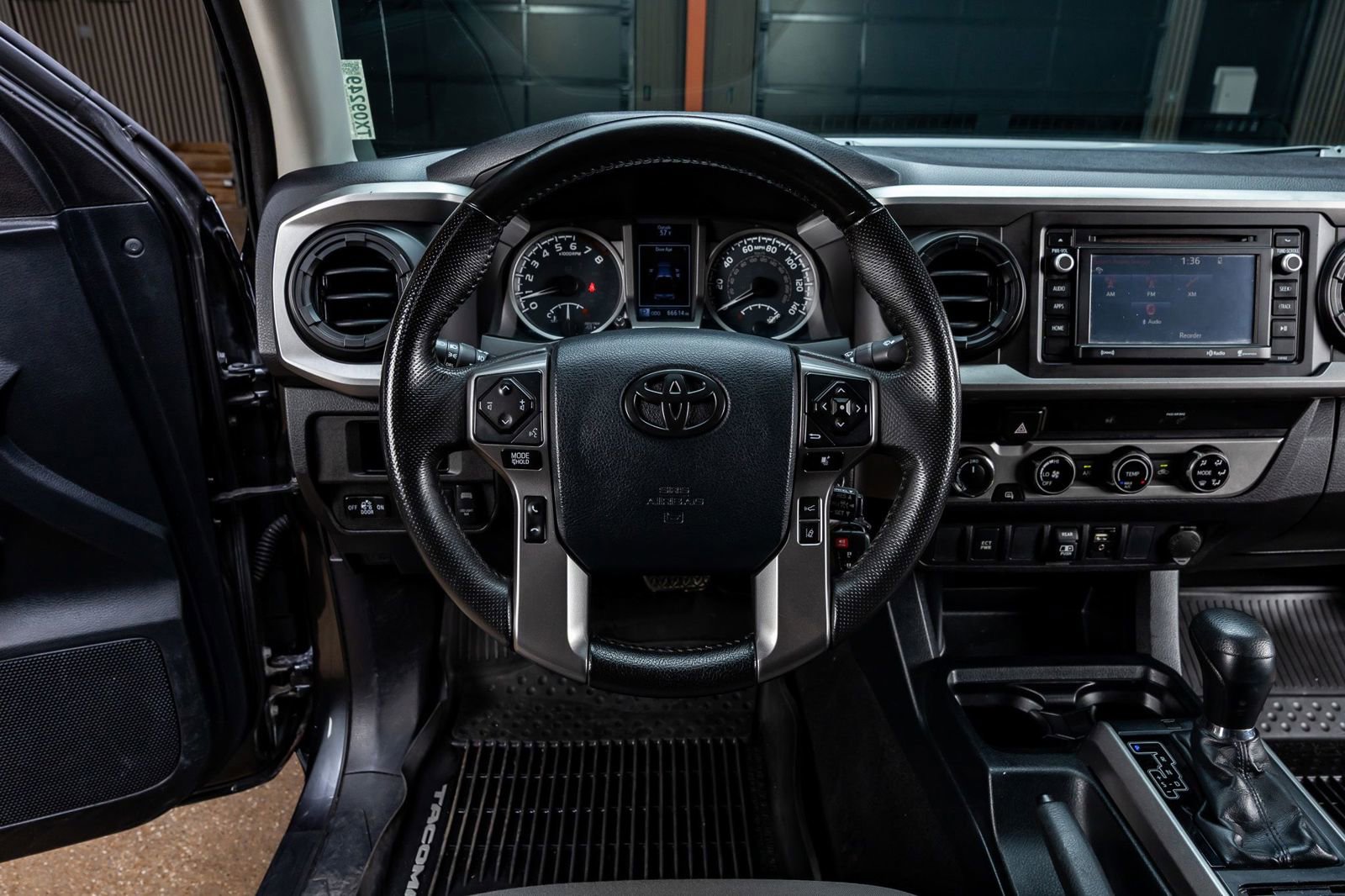 Used 2018 Toyota Tacoma SR5 AWD/4WD image 17