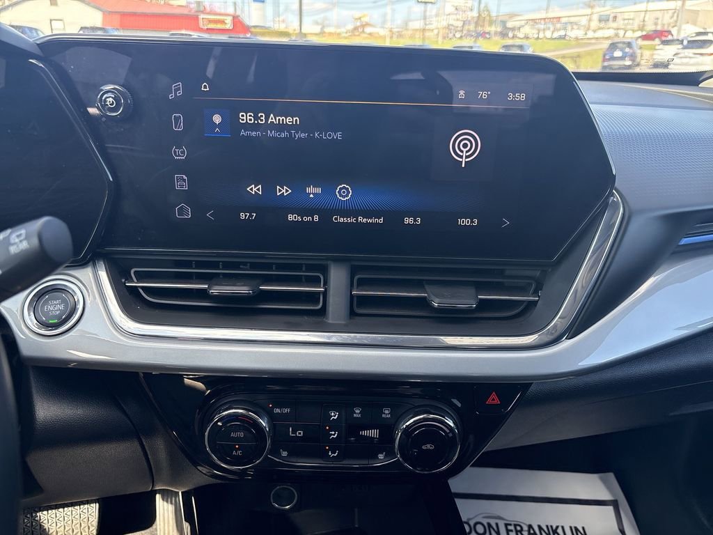 Used 2025 Chevrolet Trax LT w/ LT Convenience Package image 12