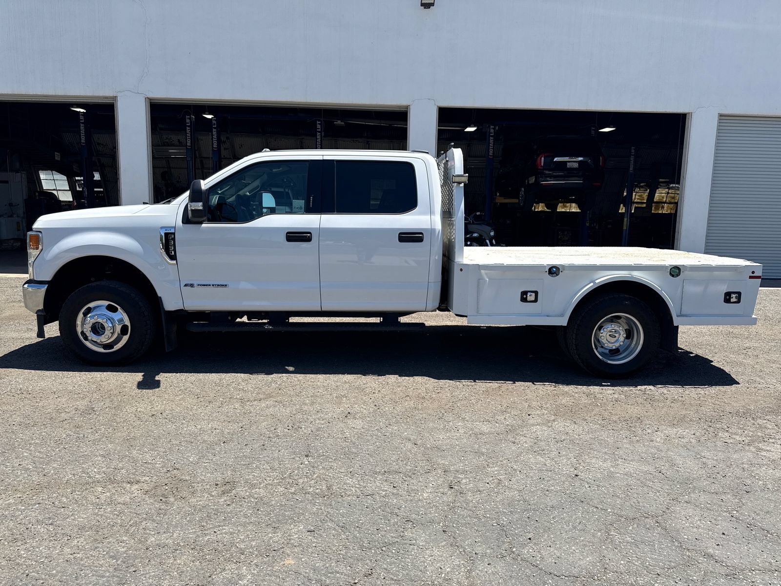 Used 2021 Ford F350 XLT w/ XLT Value Package AWD/4WD image 2