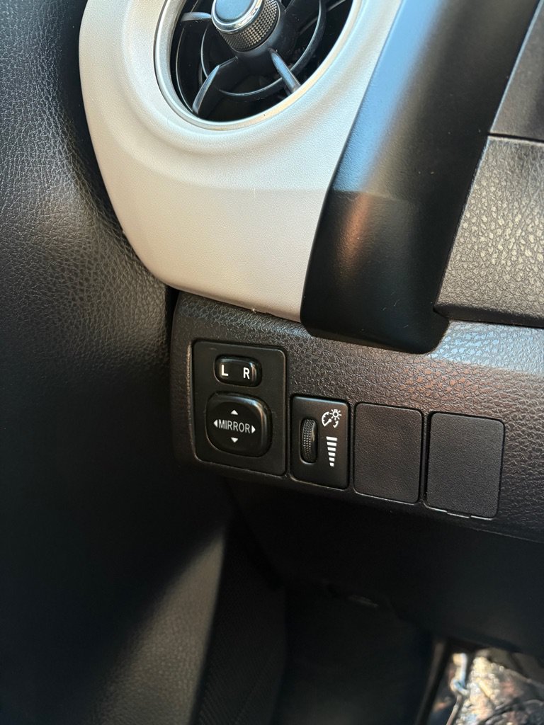 Used 2017 Toyota Corolla LE FWD image 20