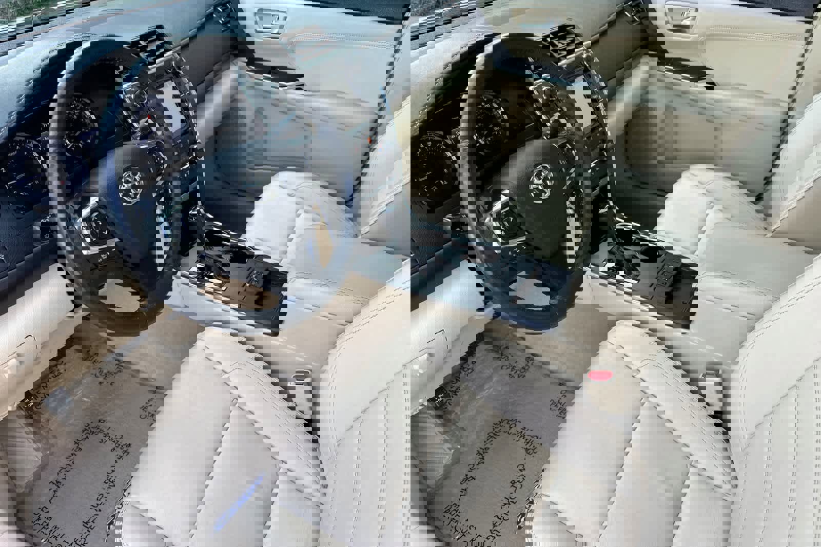 Used 2017 Toyota Camry XLE image 11