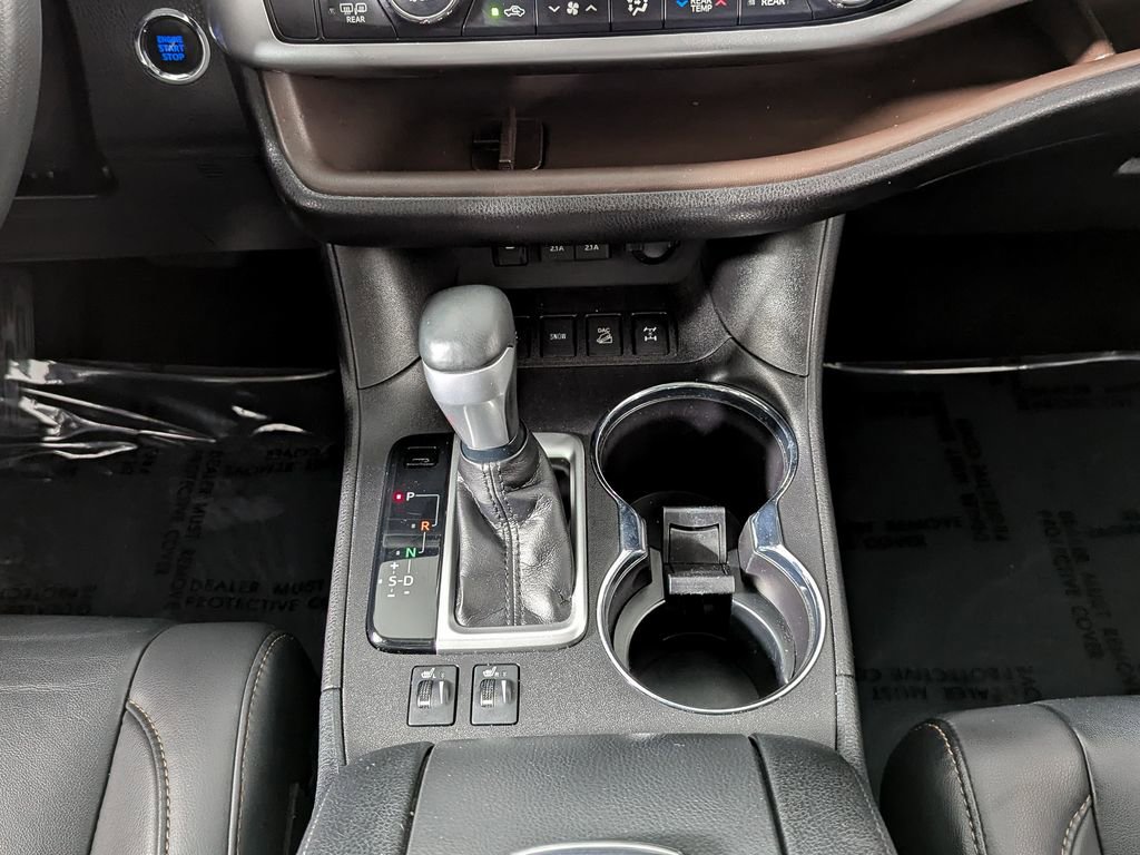 Used 2019 Toyota Highlander XLE AWD/4WD image 23