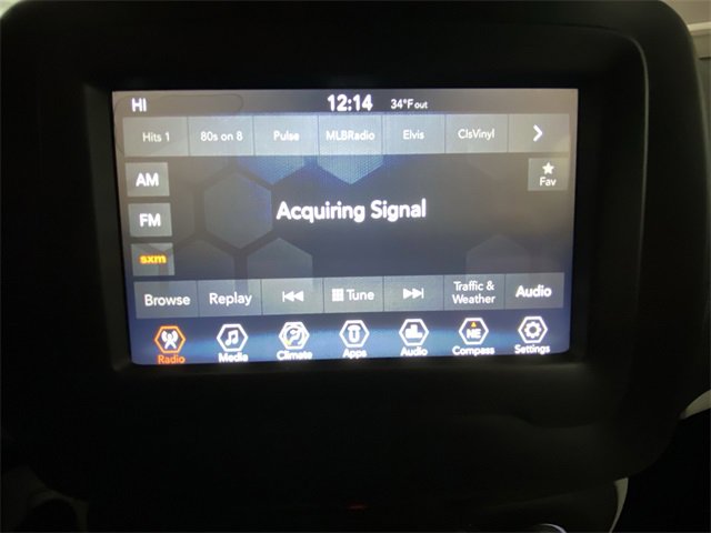 Used 2018 Jeep Renegade Latitude w/ Popular Equipment Group image 16