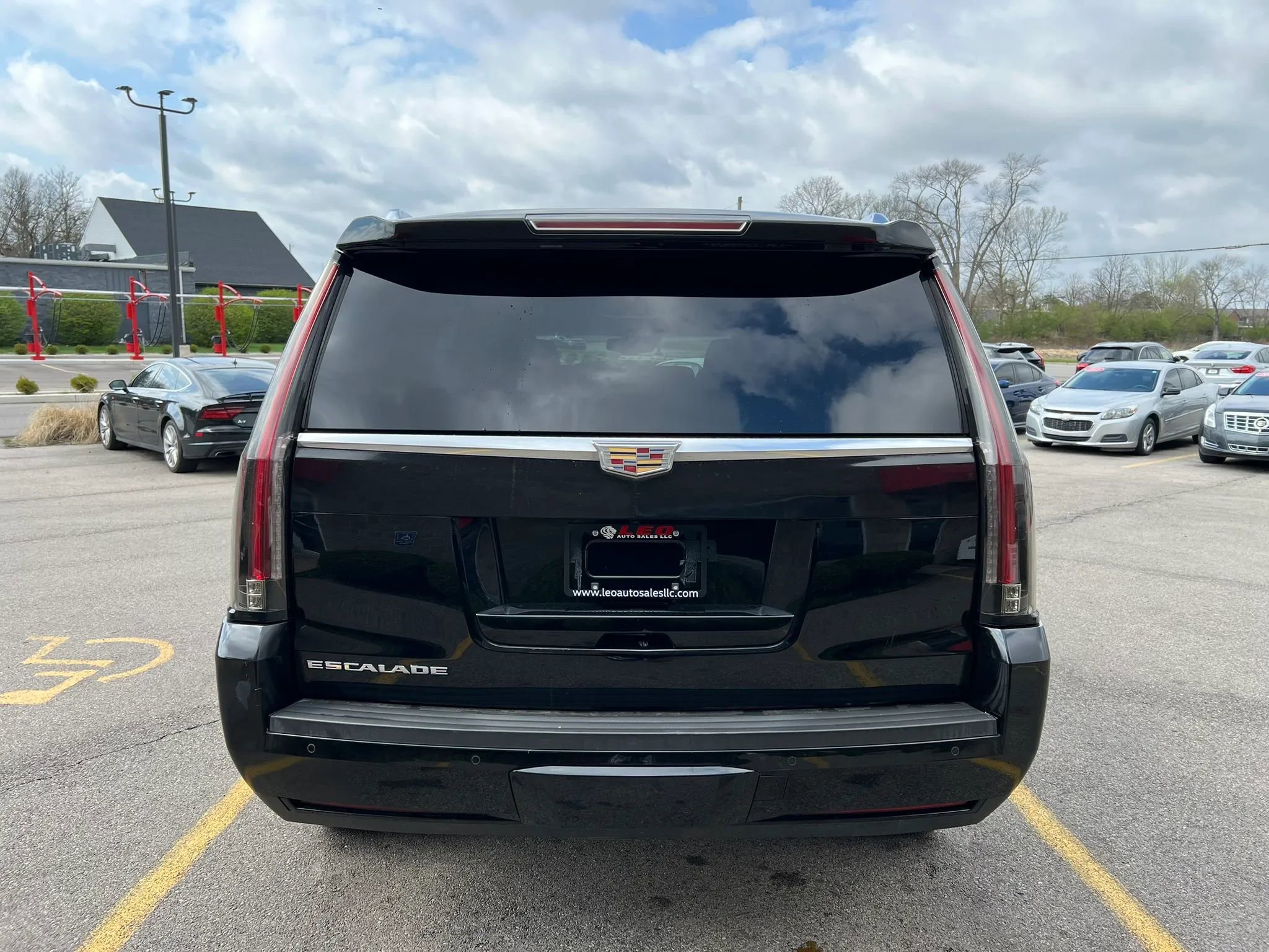 Used 2015 Cadillac Escalade Luxury image 6