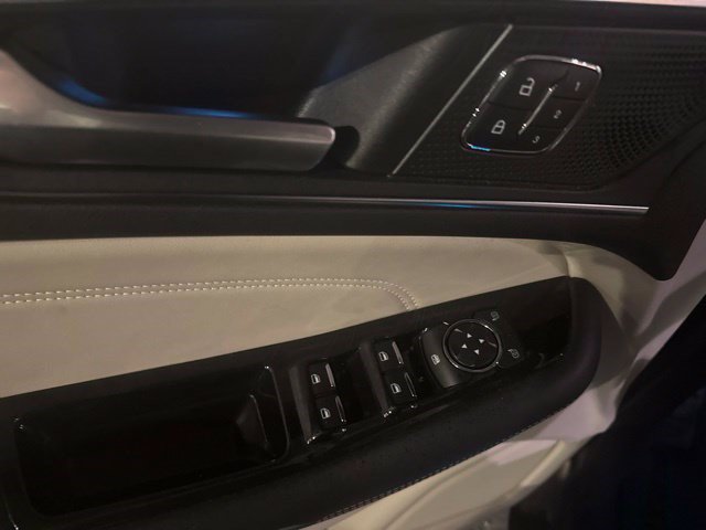Used 2019 Ford Edge Titanium FWD image 14
