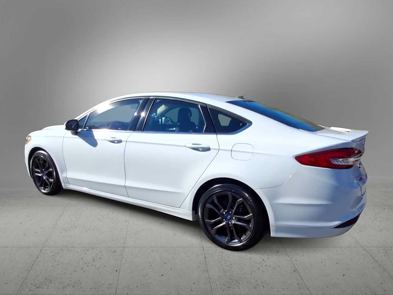 Used 2018 Ford Fusion SE w/ Equipment Group 201A FWD image 6