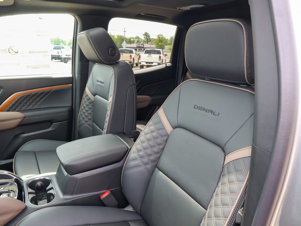 New 2026 GMC Canyon Denali w/ LPO, Black Badging Package AWD/4WD image 9