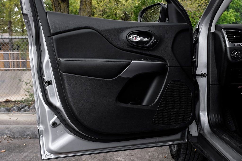 Used 2022 Jeep Cherokee Limited w/ Elite Package image 54