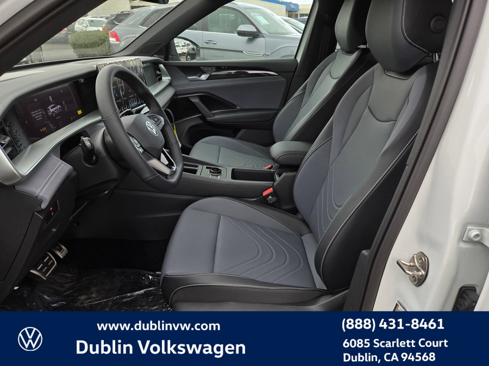 New 2026 Volkswagen Tiguan SE R-Line FWD image 13