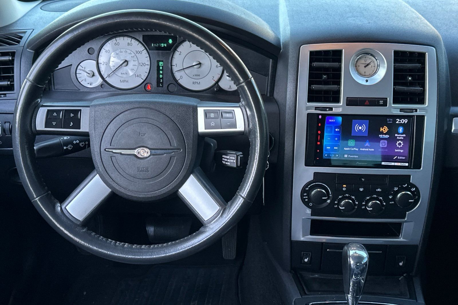 Used 2010 Chrysler 300 Touring image 14