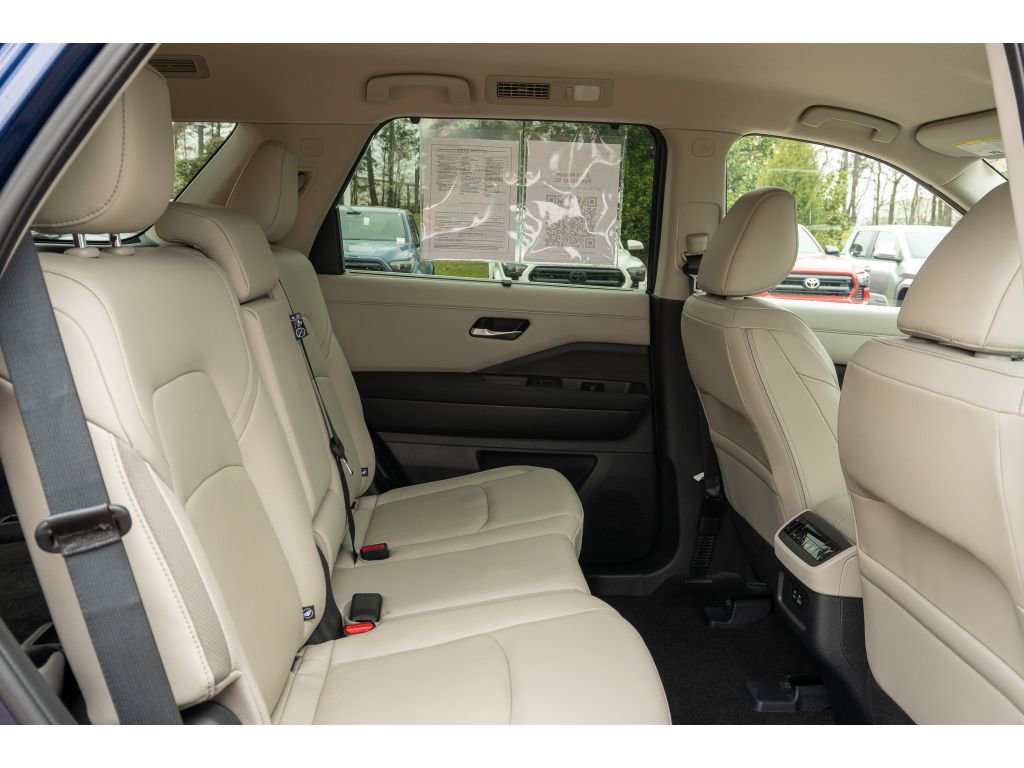 Used 2024 Nissan Pathfinder SL image 19