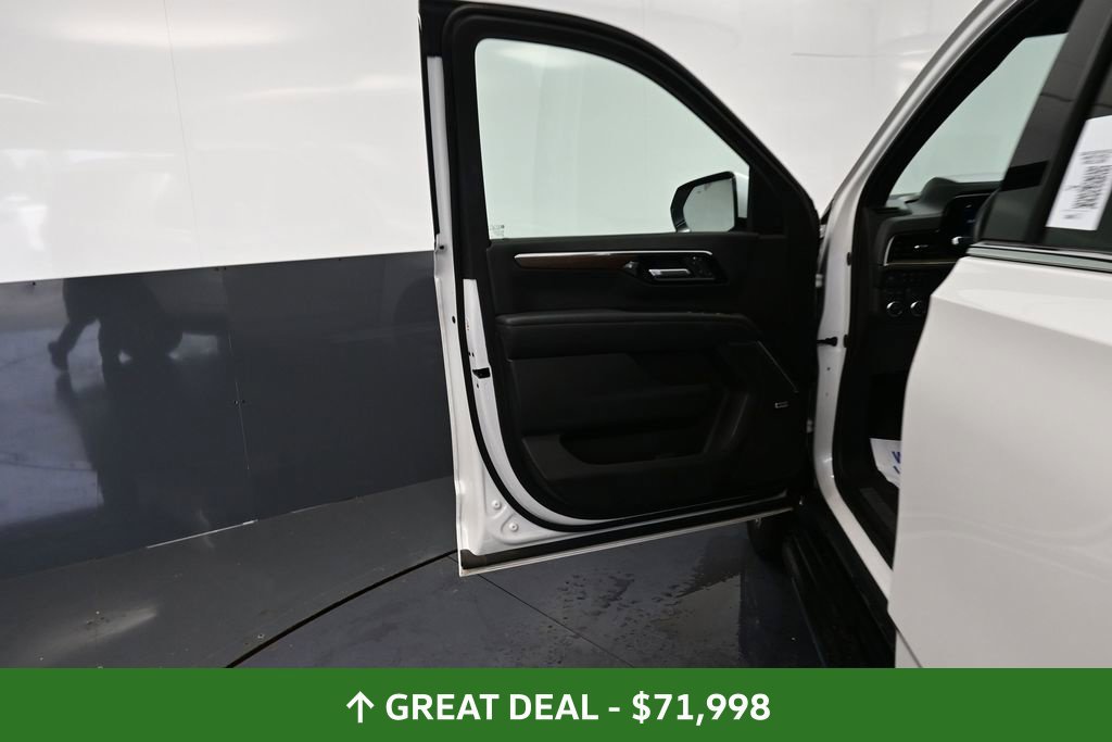 Used 2025 Chevrolet Suburban High Country AWD/4WD image 28