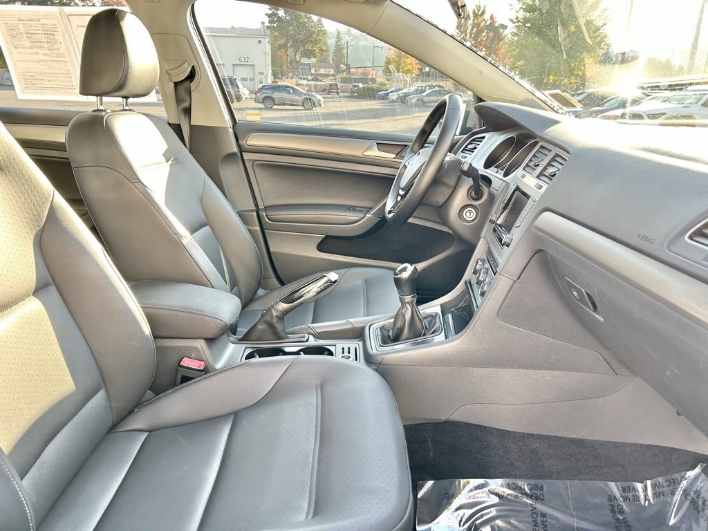 Used 2015 Volkswagen Golf S image 16