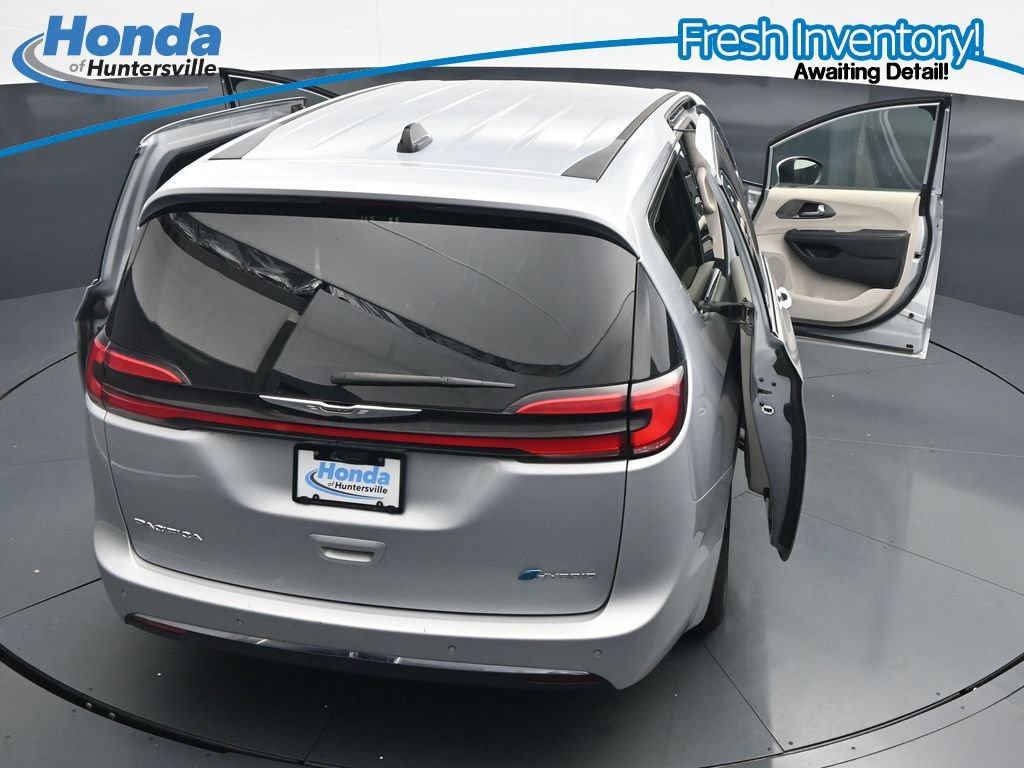 Used 2023 Chrysler Pacifica Touring-L FWD image 42