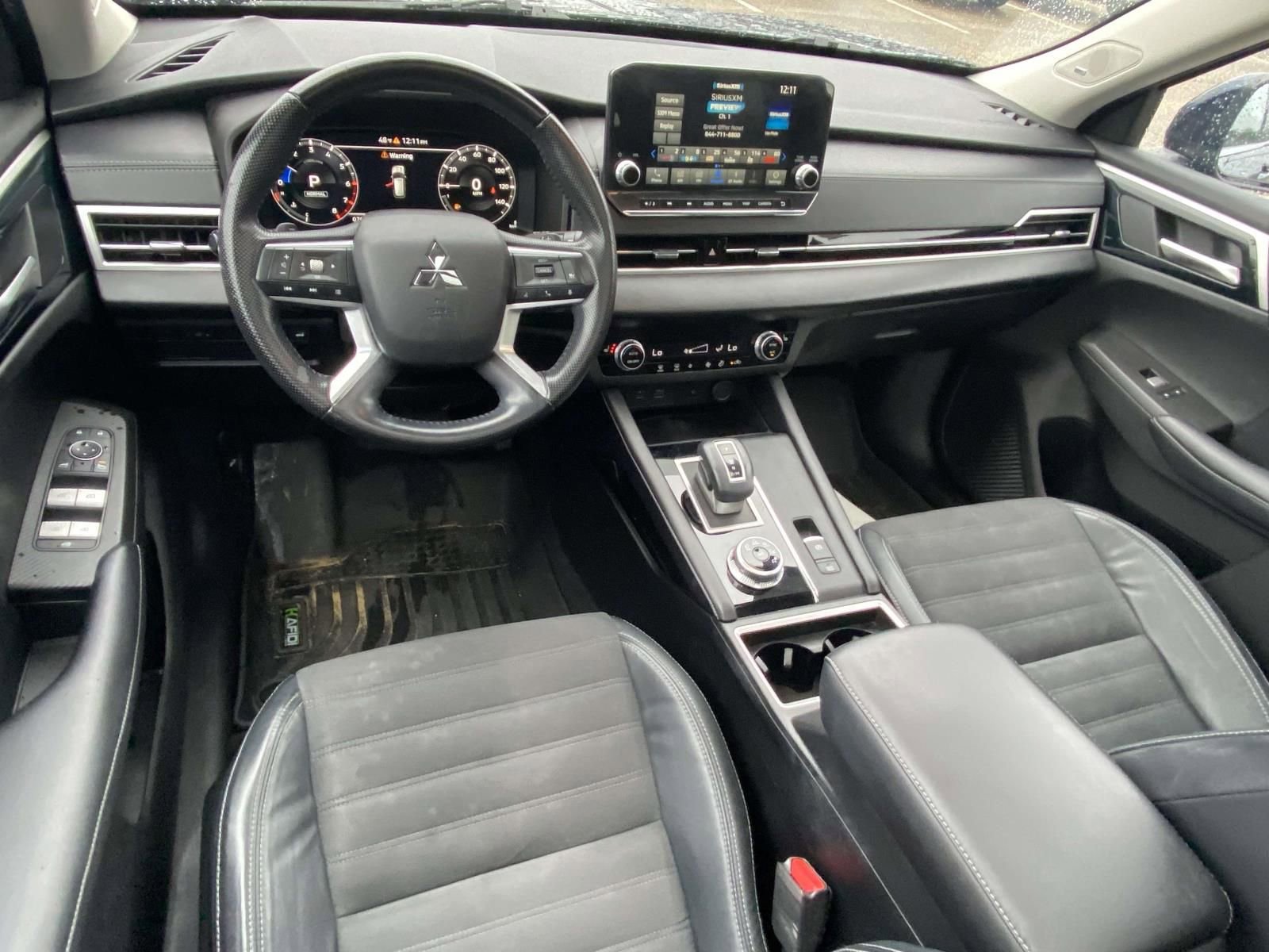 Used 2022 Mitsubishi Outlander SE image 12