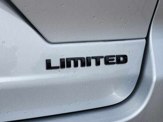 New 2025 Jeep Grand Cherokee Limited w/ Black Appearance Package RWD image 8