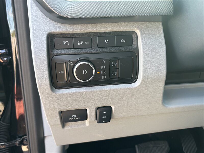 Used 2023 Ford F350 Limited w/ FX4 Off-Road Package AWD/4WD image 16