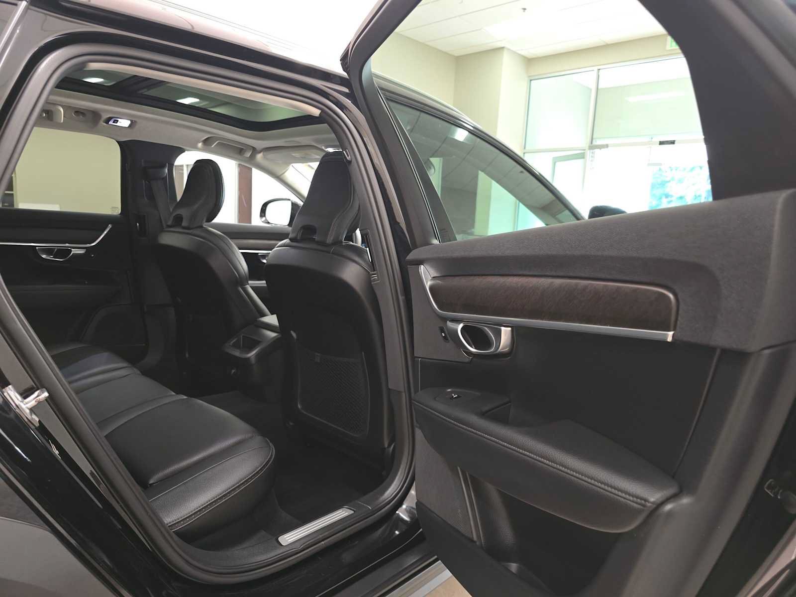 Used 2019 Volvo V90 T5 Cross Country AWD/4WD image 27
