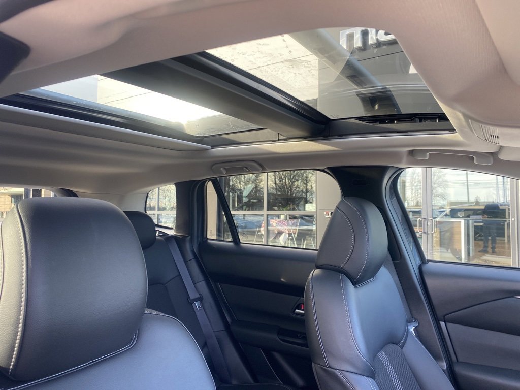 Certified 2025 MAZDA CX-50 AWD 2.5 S w/ Premium Package image 11