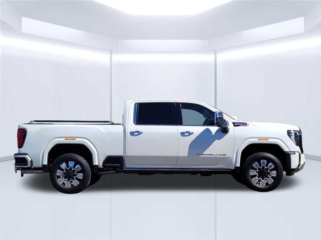 Used 2025 GMC Sierra 2500 Denali w/ Denali Reserve Package AWD/4WD image 4