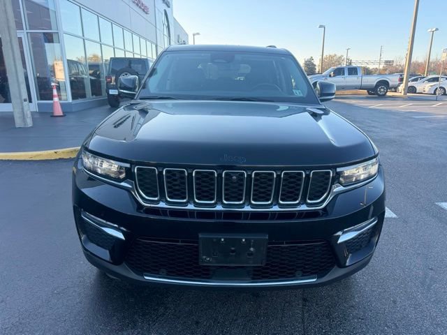 Used 2022 Jeep Grand Cherokee Limited w/ Luxury Tech Group II image 2