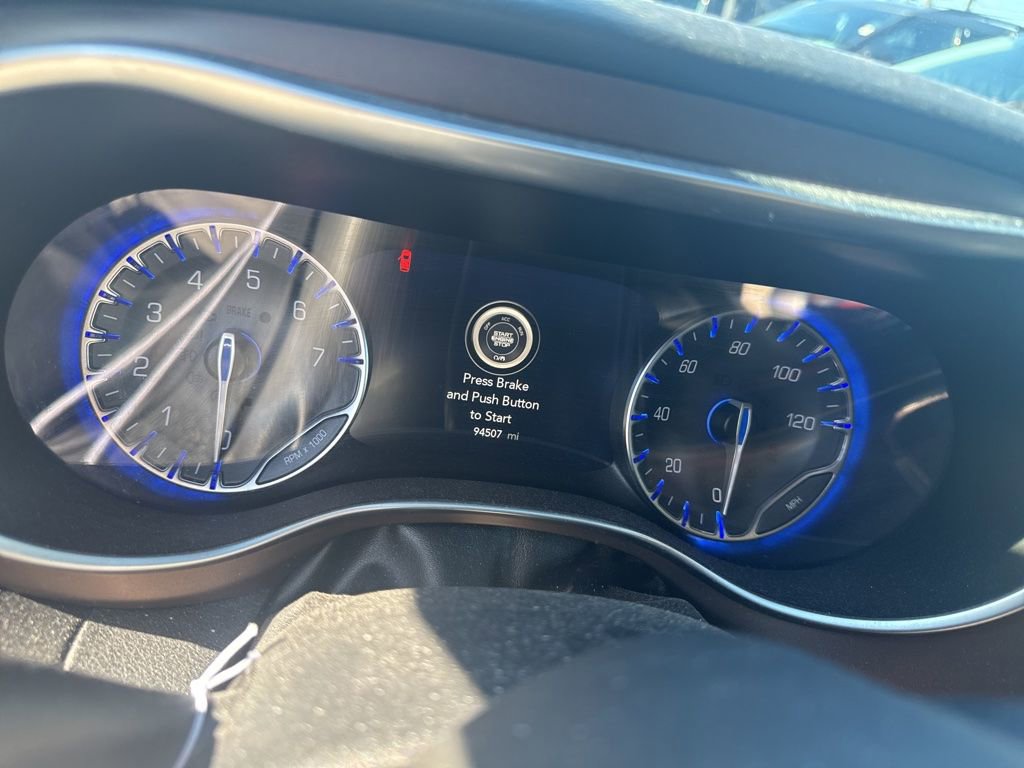 Used 2018 Chrysler Pacifica Touring-L Plus w/ Tire & Wheel Group FWD image 9