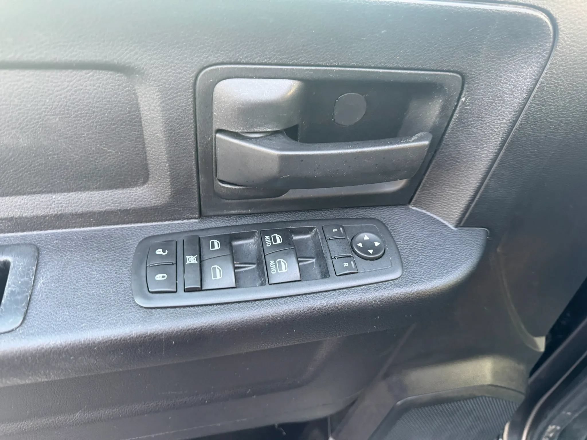 Used 2016 RAM 2500 Tradesman w/ Chrome Appearance Group AWD/4WD image 13