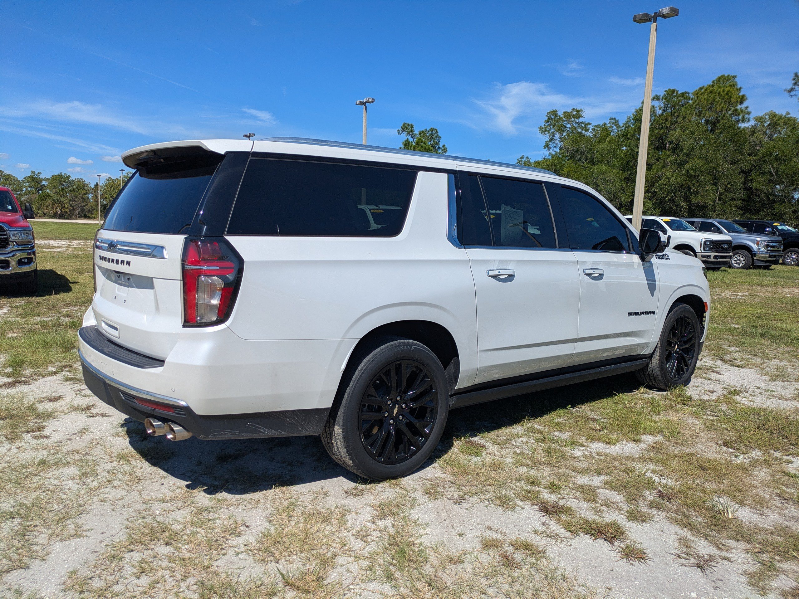 Used 2024 Chevrolet Suburban High Country AWD/4WD image 4