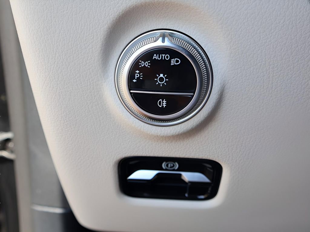 Certified 2025 Mercedes-Benz C 300 4MATIC Sedan image 33